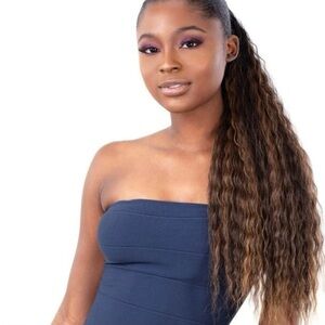 Essence Girl Drawing Ponytail (OM2730) 28”-30”